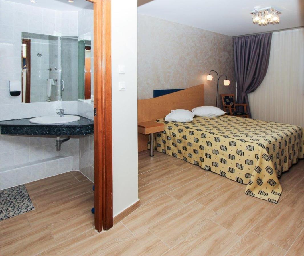 Iris Hotel Bors Екстериор снимка