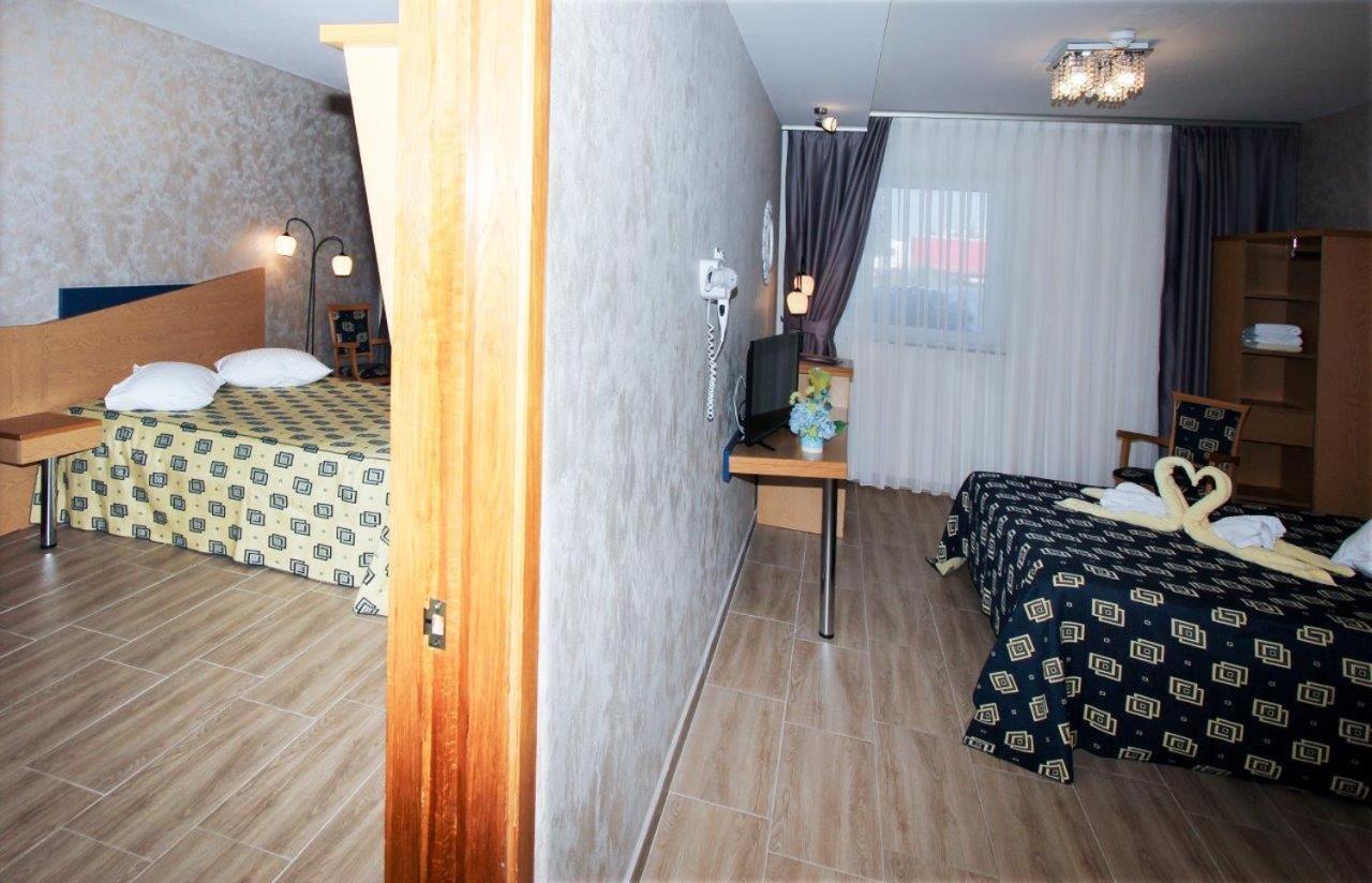 Iris Hotel Bors Екстериор снимка